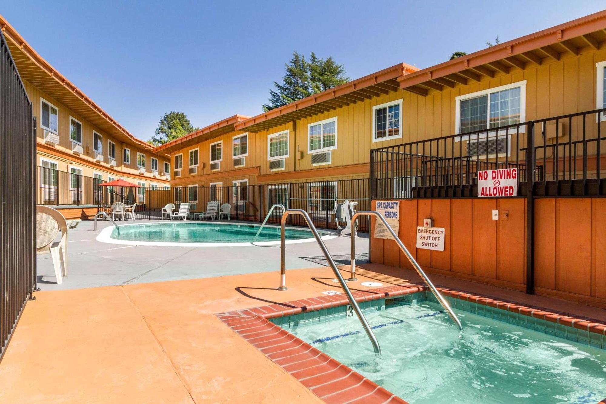 Rodeway Inn Auburn Exterior photo